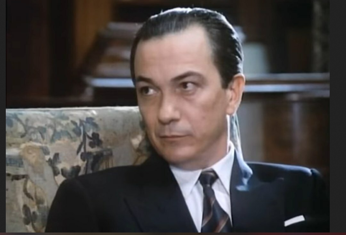 Ремо Джироне в роли адвоката Тано Кариди в сериале "Спрут"