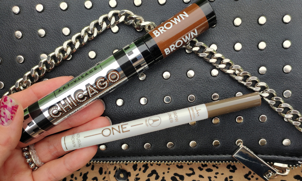 Фломастер-подводка и тушь в коричневых оттенках.