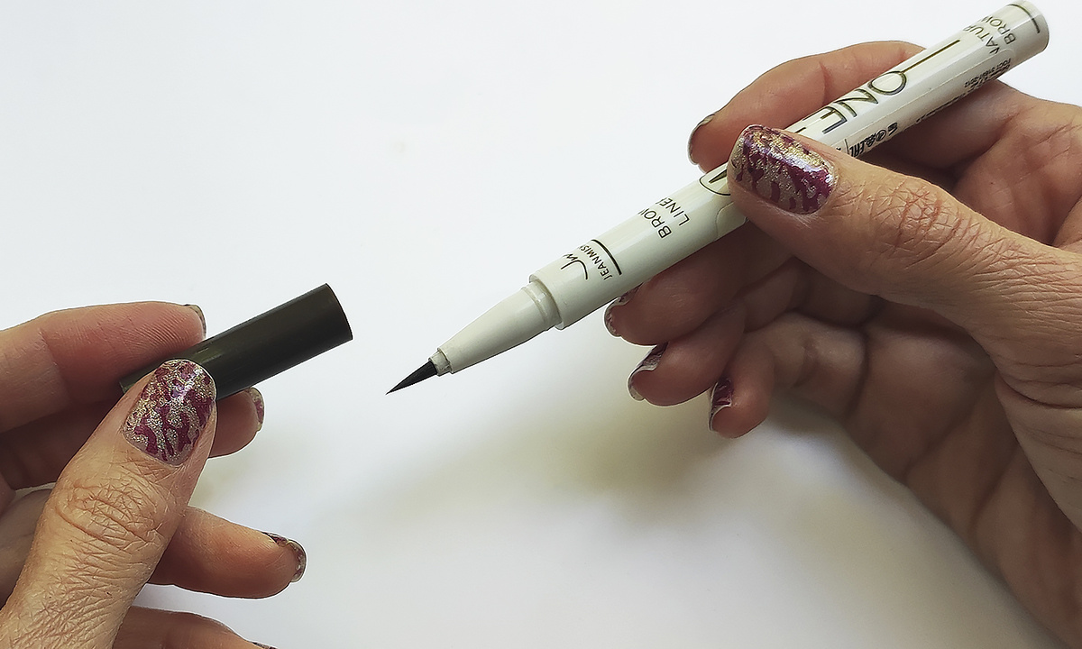 Фломастер для бровей Jeanmishel Brow Liner Brush "One" 