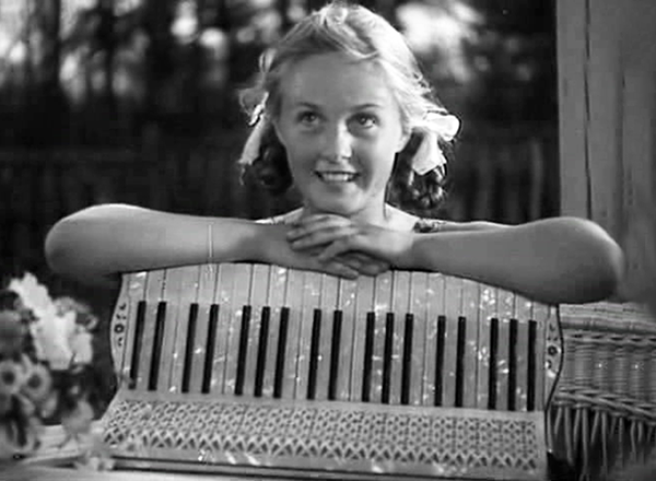 Катя Деревщикова. Кадр из фильма «Тимур и его команда»