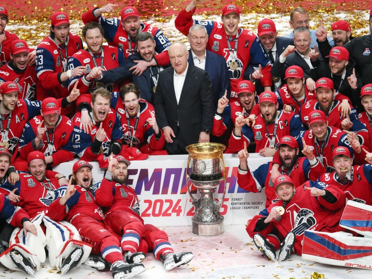    Игроки ХК "Локомотив"© РИА Новости / Григорий Сысоев