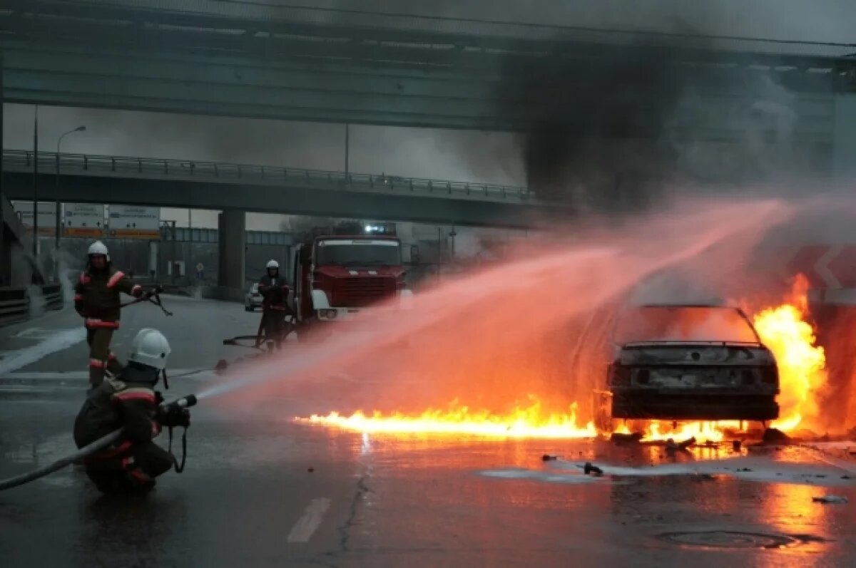    За последние сутки сгорели два автомобиля на федеральной трассе М-7