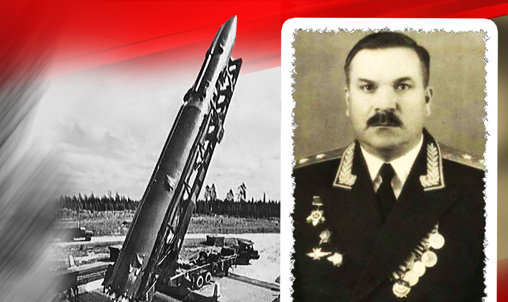 Установка ракеты в шахтную пусковую установку / Карих Григорий Павлович