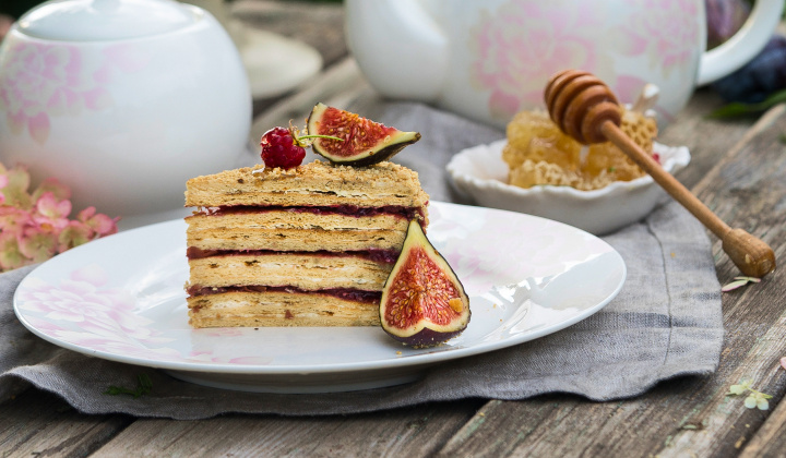 Медовик со сливовым силтом