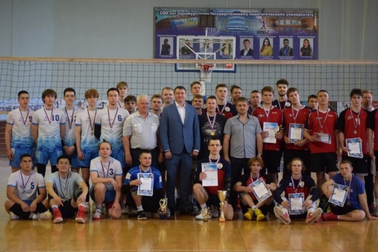    В Оренбурге прошёл турнир по волейболу памяти Николая Бухвалова Антон Пичурин