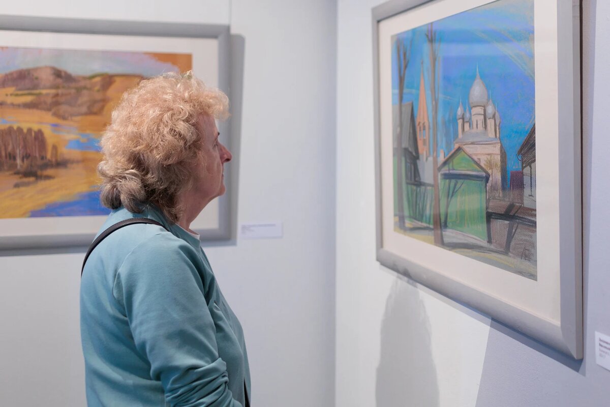 На выставке «Графика жизни» Елены Леонтьевой. Фото: «Республика» / Михаил Никитин  📷
