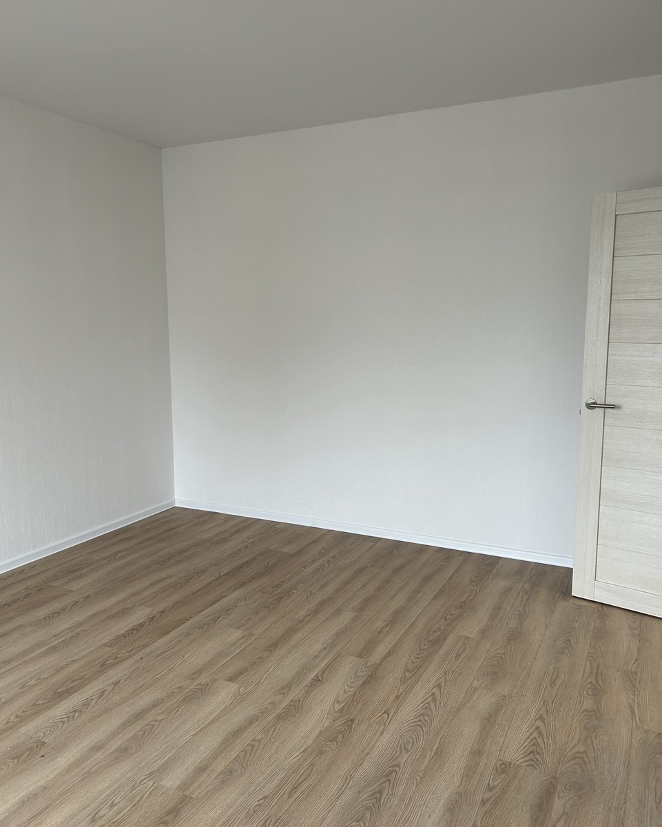 Часть комнаты. Актуальных фотографий пока нет. Пока не будет должного порядка