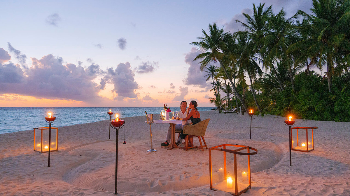 Романтический ужин на пляже – визитная карточка Мальдив от Baglioni Resort Maldives