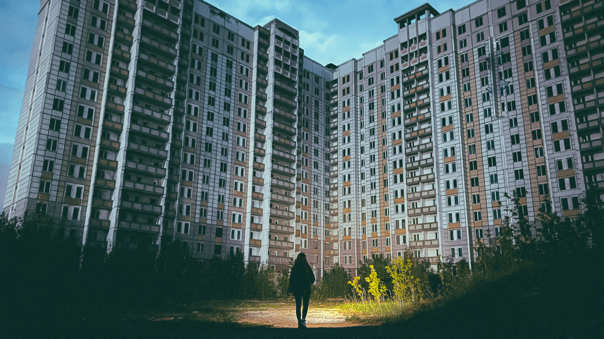 Заброшенная 18-этажка. Фото для иллюстрации. 