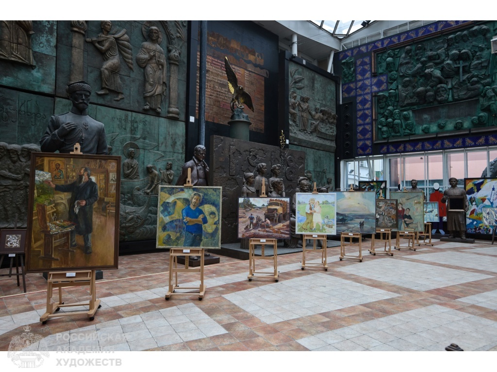 Фрагмент выставки «Линия горизонта» в зале «Яблоко» МВК РАХ Галереи искусств Зураба Церетели (Москва, Пречистенка, 19). Фото: Виктор Берёзкин, пресс-служба РАХ. 2025.