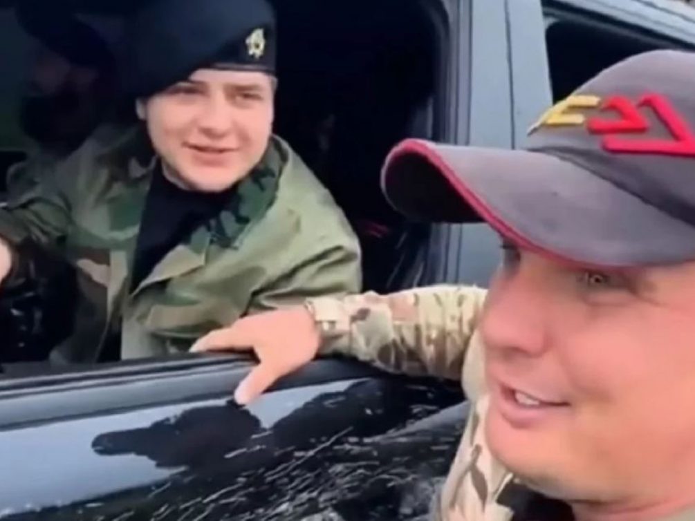  Максим Баранов рад случаю записать эксклюзивный контент с самим Адамом Рамзановичем. Фото: кадр видео.