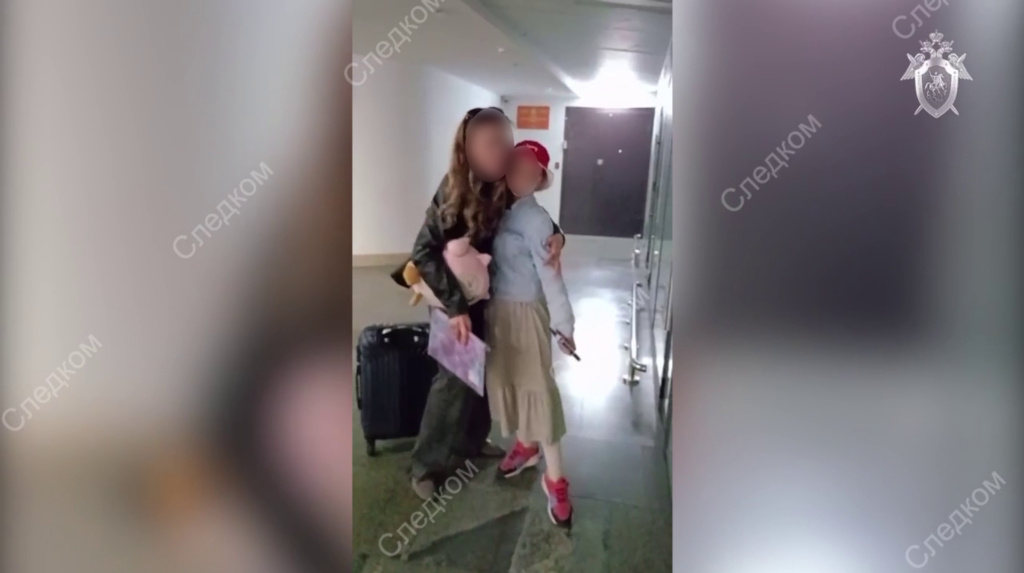   В настоящее время девочка воссоединилась со своей матерью в Петербурге. Фото: кадр видео пресс-службы Следкома