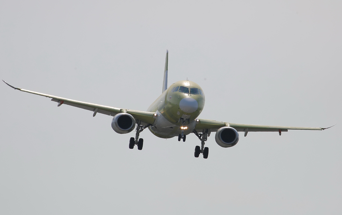 Первый полет третьего опытного и первого полностью имортозамещенного самолета SJ-100