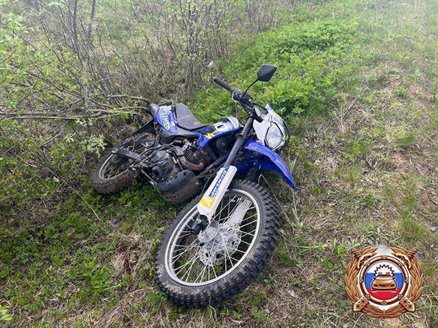 Покатал девушку! В Тверской области мотоциклист улетел в кювет