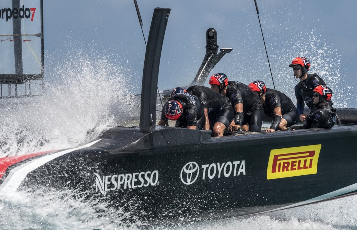 "велосипедисты" в составе команды Кубка Америки. Задача крутить педали и накачивать гидравлику в системе.