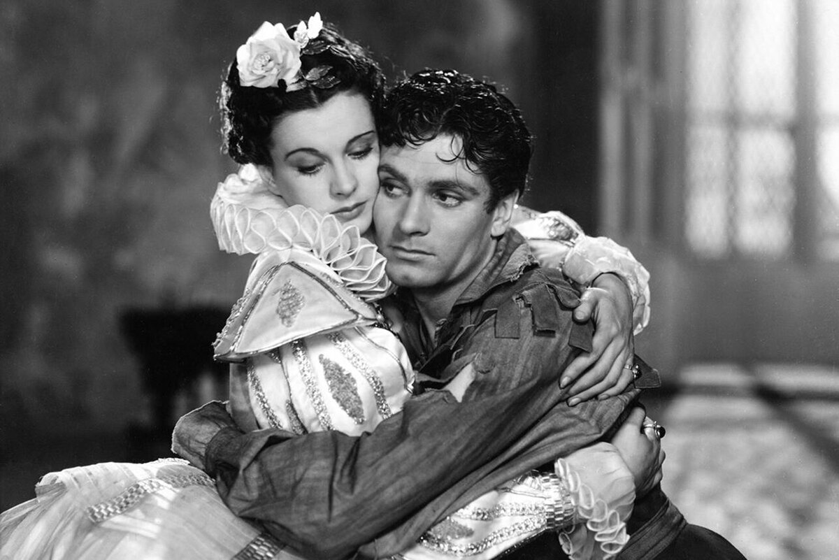    Лоуренс Оливье и Вивьен Ли в фильме "Огонь над Англией", 1937 LEGION-MEDIA