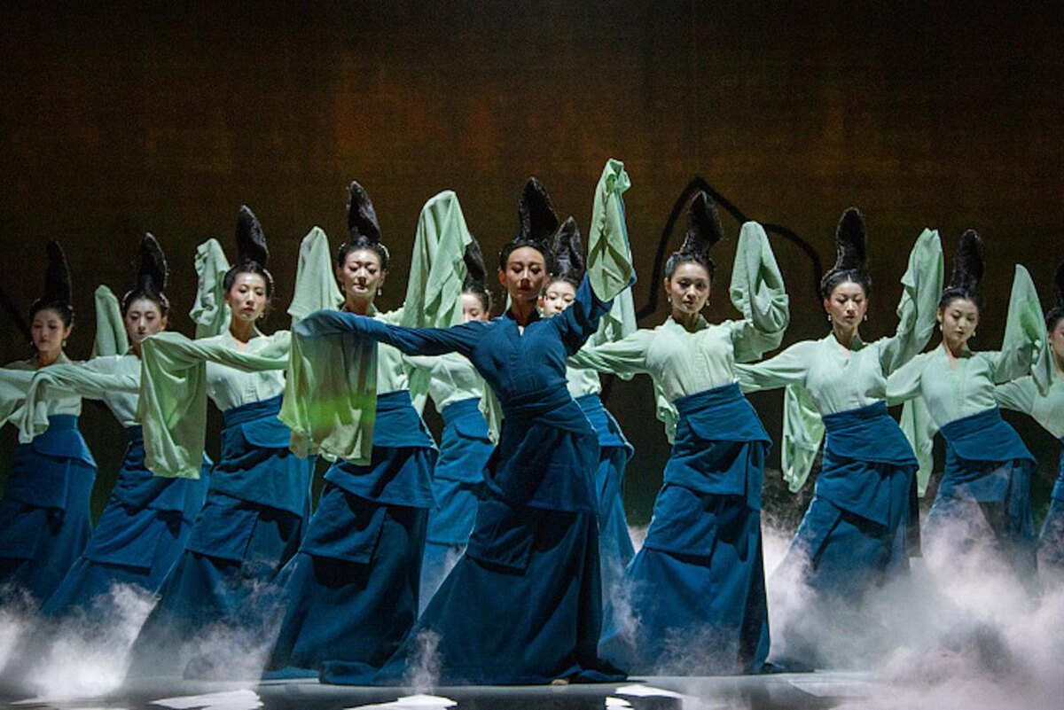 Группа восточных исполнительских искусств из Китая привездли на фестиваль "Поэтический танец: путешествие легендарного пейзажа". chekhovfest.ru