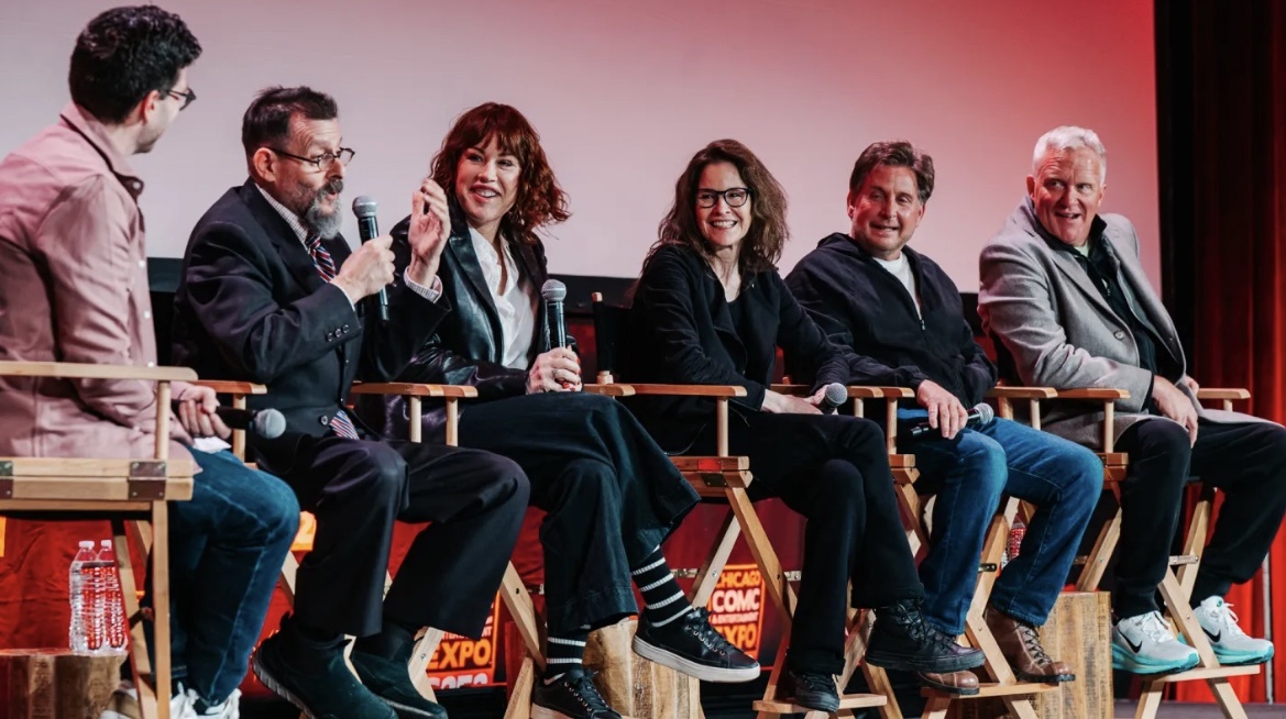 Джадд Нельсон, Молли Рингуолд, Элли Шиди, Эмилио Эстевес и Энтони Майкл Холл на мероприятии C2E2 12 апреля.