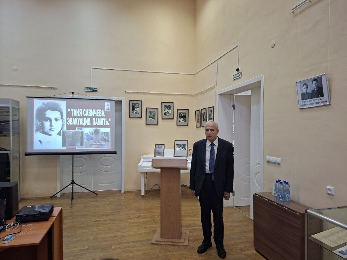    В Шатковский историко-краеведческий музей передали цифровые копии документов семьи Тани Савичевой