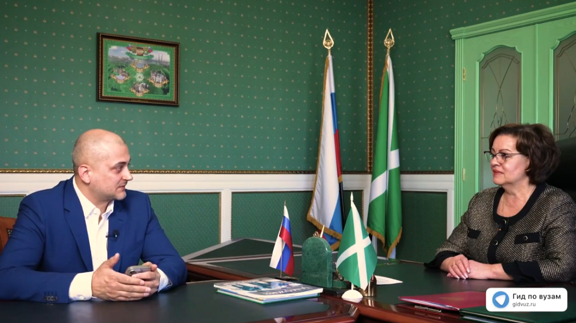 Интервью в Санкт-Петербургском филиале Российской таможенной академии (РТА) им. В.Б. Бобкова: справа – Воробьева Жанна Владимировна, проректор-директор СПб (ф) РТА им. В.Б. Бобкова, слева – Роман Гетц, к.п.н., главный редактор СМИ «Гид по вузам».