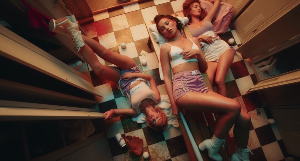    Стоп-кадр видео группы «ВИА Гра»