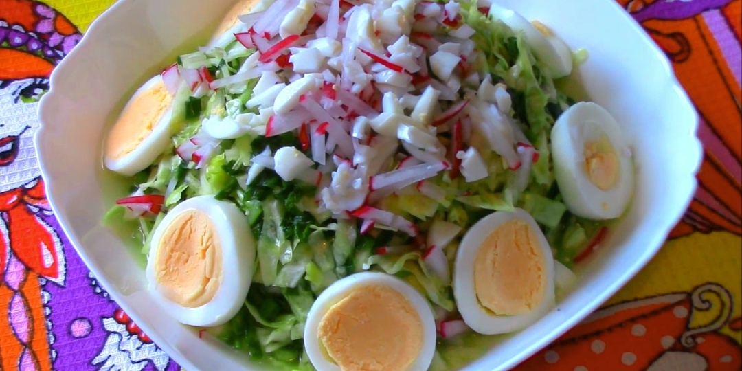 Салат весенний с ботвой редиски