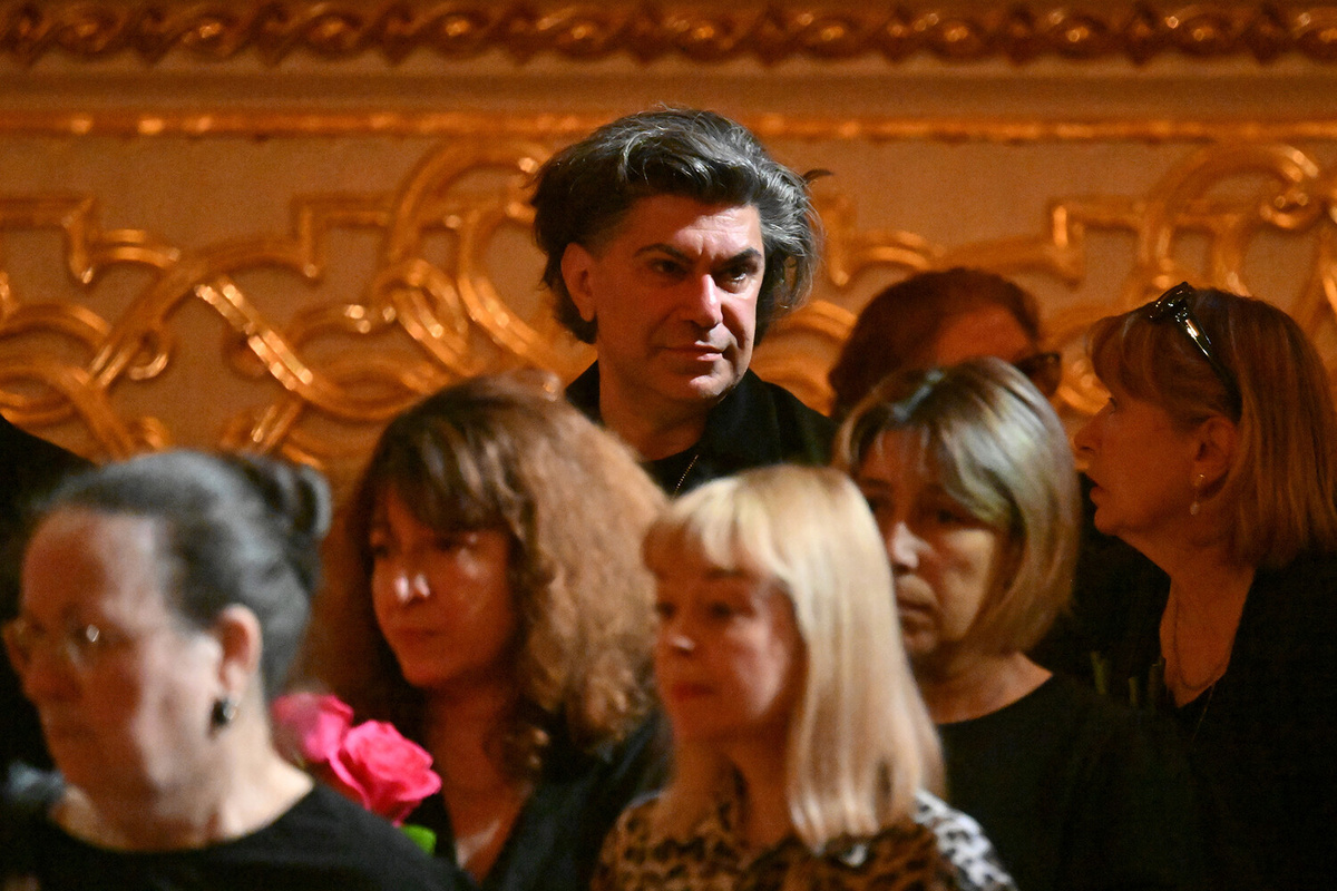 Исполняющий обязанности ректора Академии русского балета имени А. Я. Вагановой Николай Цискаридзе на церемонии прощания с балетмейстером Большого театра Юрием Григоровичем на исторической сцене Большого театра, 23 мая 2025 года ©Илья Питалев/РИА Новости  📷