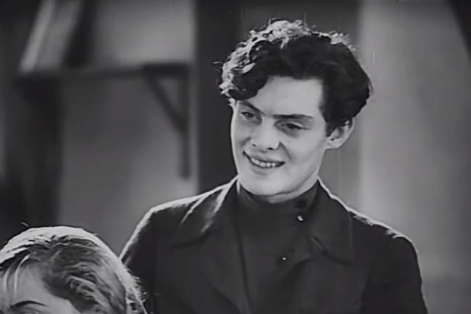 Кадр из фильма «Несовершеннолетние» (1935)