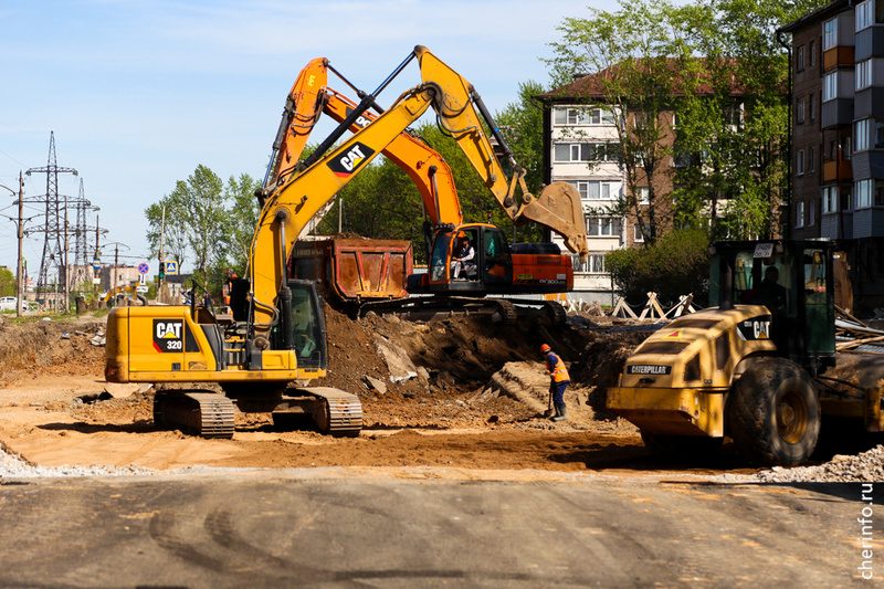    До четырех полос уже расширили участок от Жукова до дома № 21 по улице Мира