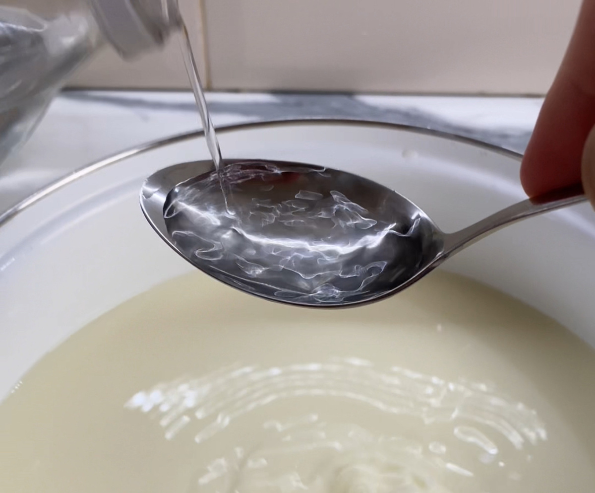 Добавляем уксус до 1 ложке.