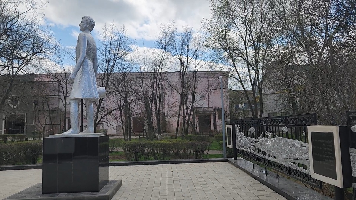 Памятник Пушкину в Элисте