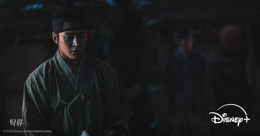    Пути Роуна, Пак Сохама и Шин Е Ын пересекаются в новой исторической дораме Disney+ 705