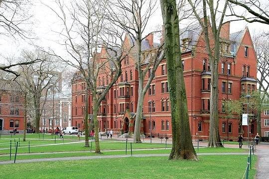    Гарвард решил засудить власти США
