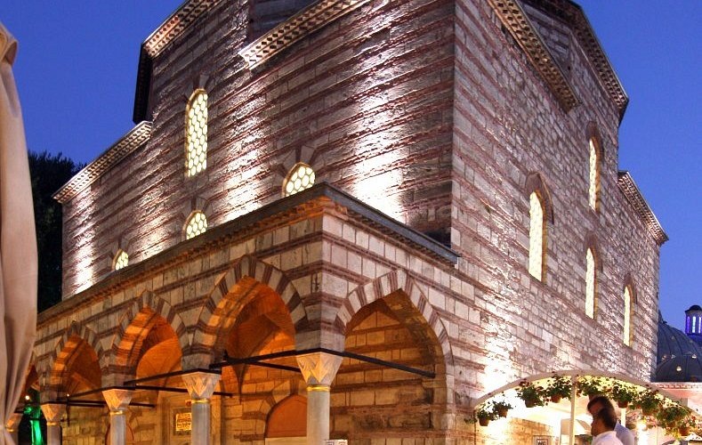 Изображение взято из интернета https://www.tripadvisor.ru/Attraction_Review-g293974-d2203570-Reviews-Hurrem_Sultan_HamamI-Istanbul.html