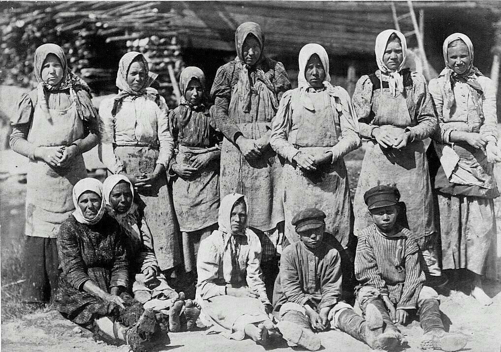 На гламурном конкурсе "Мисс Дерёвня".  Петрозаводский уезд, 1899 г.