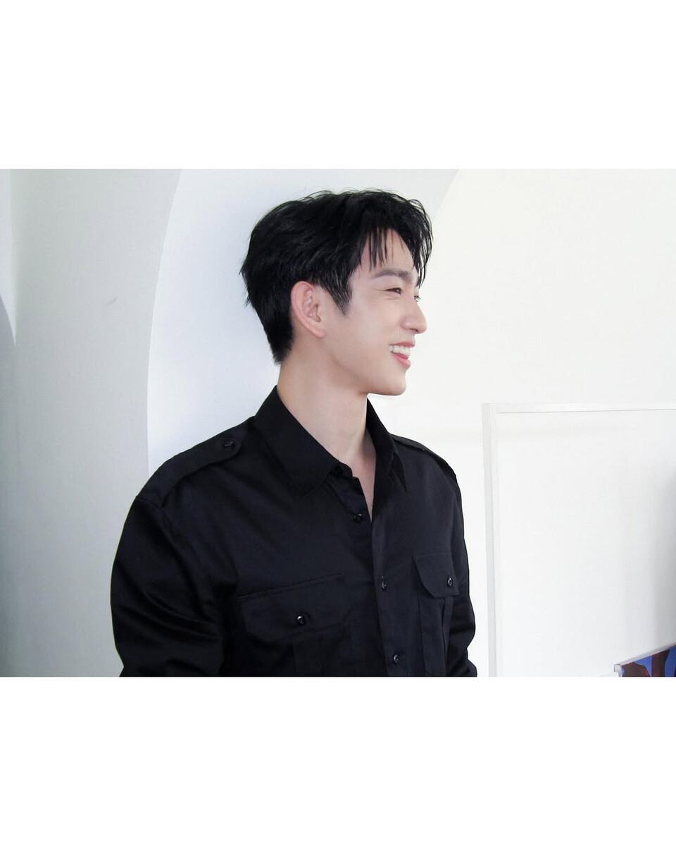     Фото: @jinyoung_0922jy
📷    Фото: @jinyoung_0922jy
