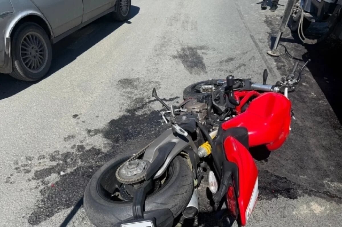    В Пензе на улице Аустрина произошло ДТП с 3 участниками, погиб мотоциклист