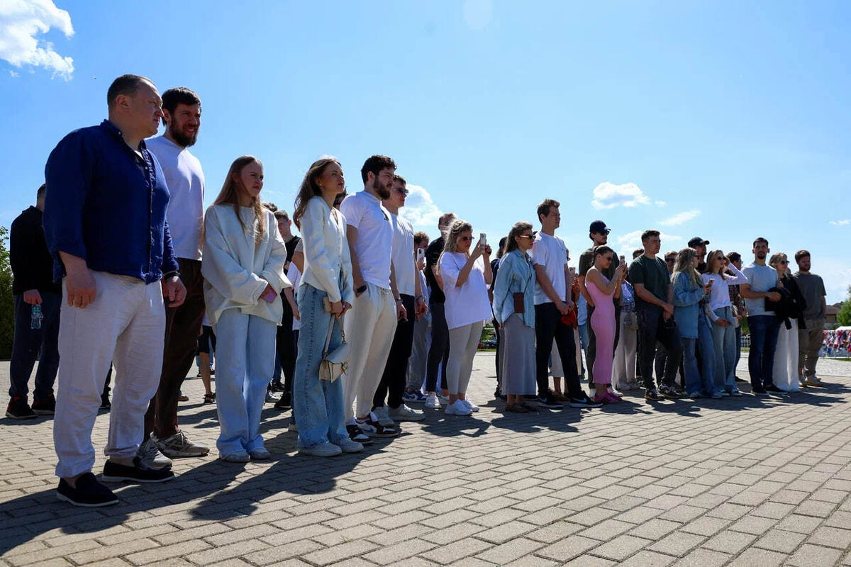    Там они в полном составе почтили память команды, разбившейся в авиакатастрофе 7 сентября 2011 года / ХК "Локомотив"