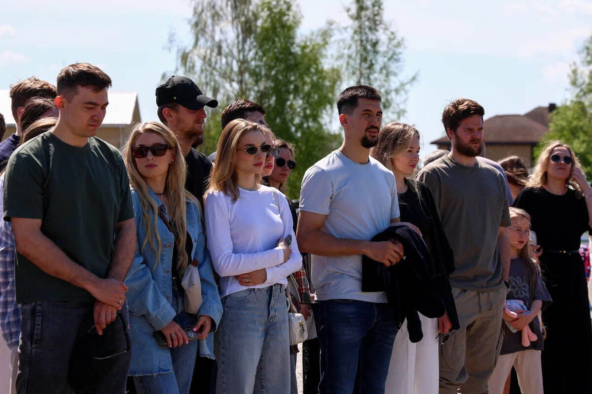    Многие игроки взяли с собой жён и детей / ХК "Локомотив"