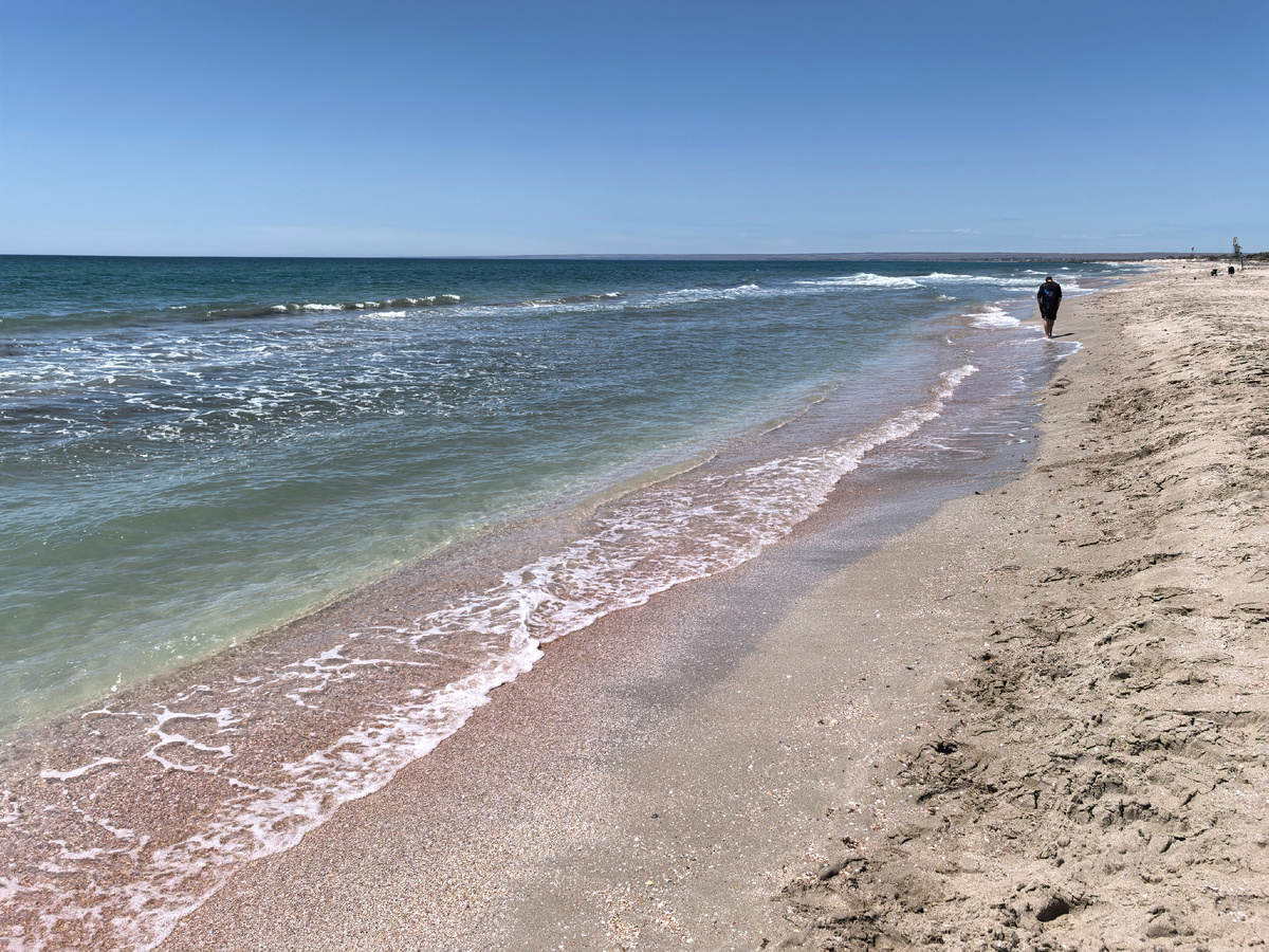 Чистые пляжи и прозрачная вода. 