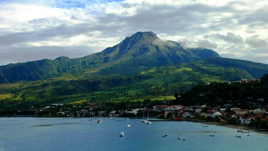 Вулкан Монтань-Пеле