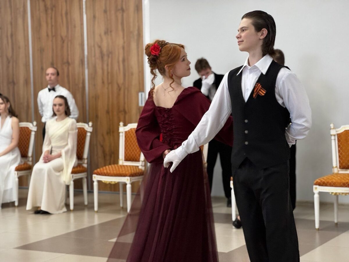    Региональный «Бал Победы». Фото: ГБПОУ ЯНАО «ЯМК»