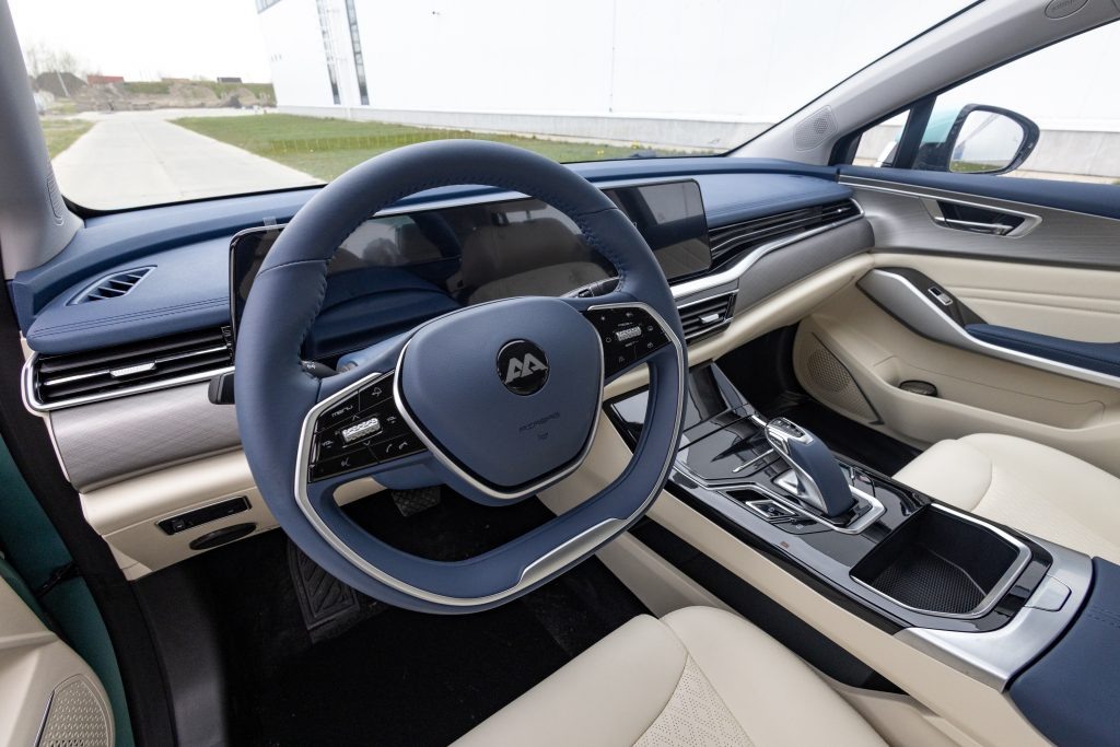 Интерьер модели после рестайлинга также преобразился.