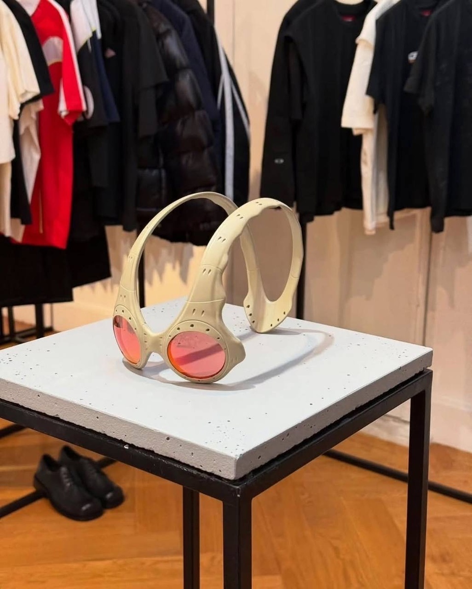 Oakley и Piet возвращают культовые очки Over The Top к 25-летию модели