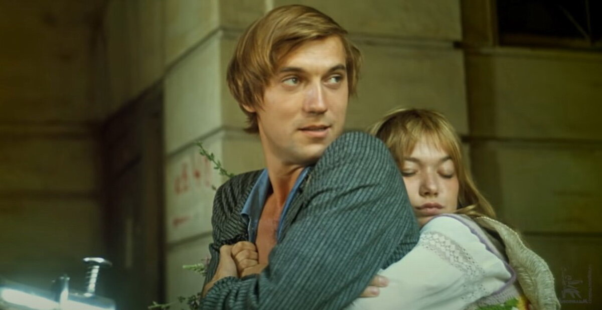 Евгений Киндинов и Елена Коренева. Кадр из фильма "Романс о влюбленных"