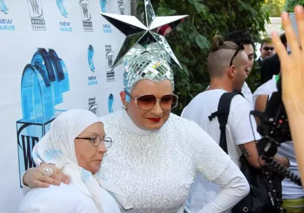    Верка Сердючка с мамой. Фото: © Starface.ru