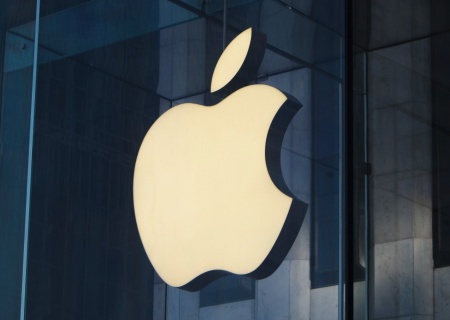    Трамп пригрозил Apple пошлинами в 25%, если компания не вернёт производство в США