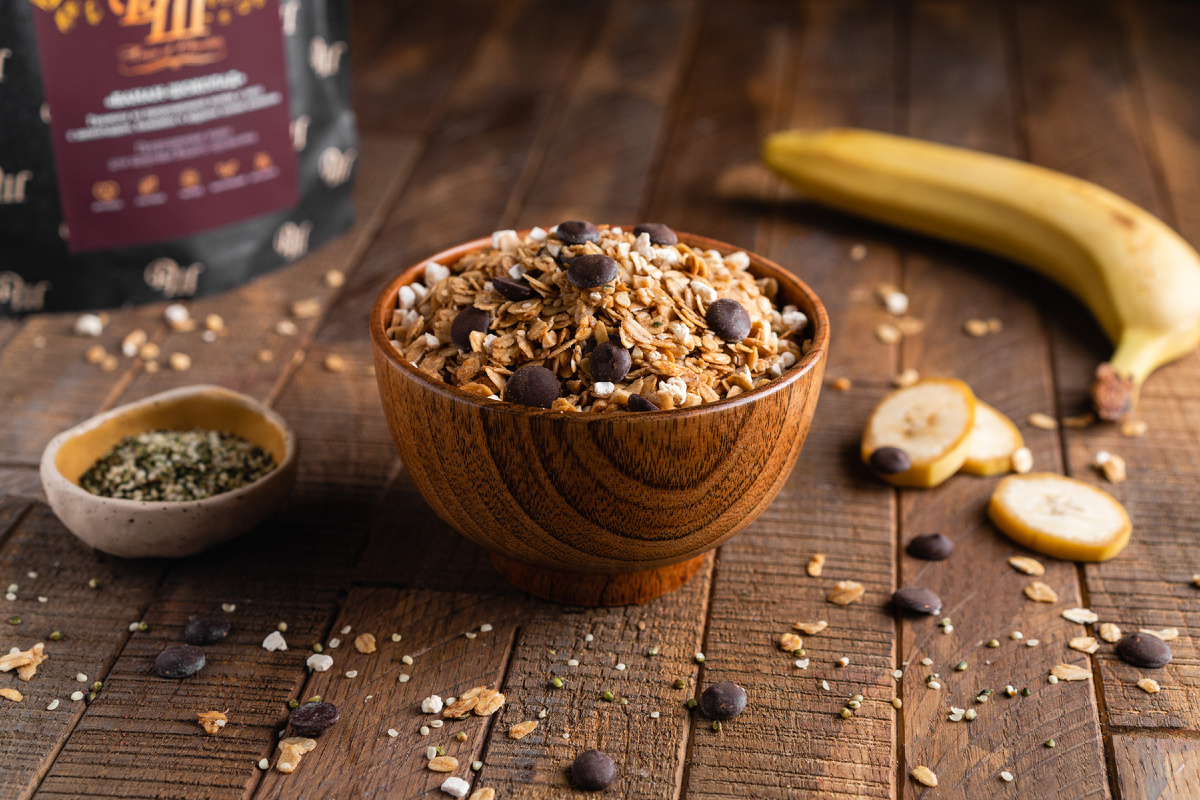 Гранола "Тропическая" из пророщенного овса с шоколадом, ананасом и кокосом вакуумной сушки