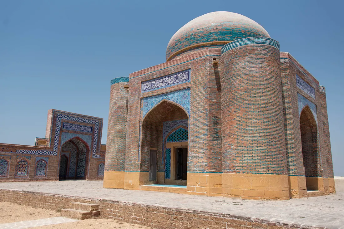 Гробница Диуана Шурфа Хана (построена в 1639 году н.э.) 