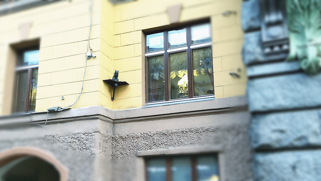 Вот так выглядит памятник коту Елисею на Малой Садовой, а дальше